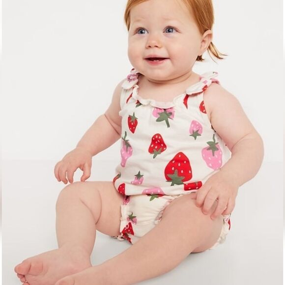 Sleeveless Strawberry Print Baby Romper - Picture 2 of 3
